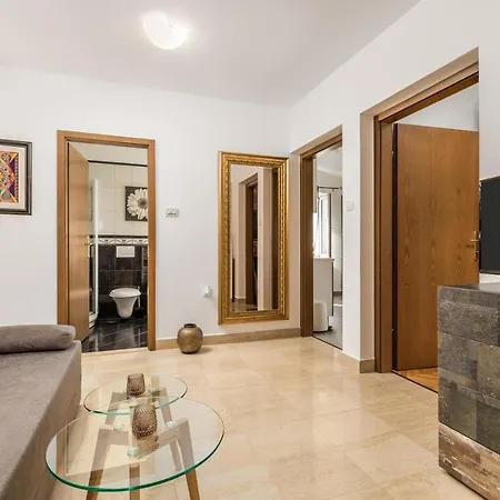 Luxury Rebeka Apartment *