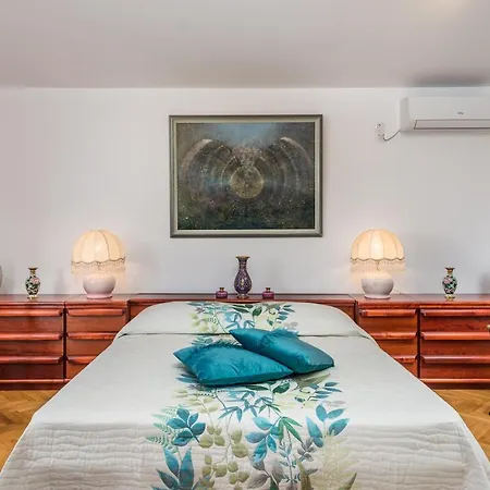 Luxury Rebeka Apartment *